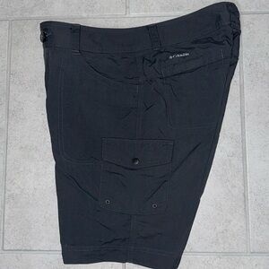 Women’s dark charcoal gray Columbia shorts. Size 6. Pockets galore!